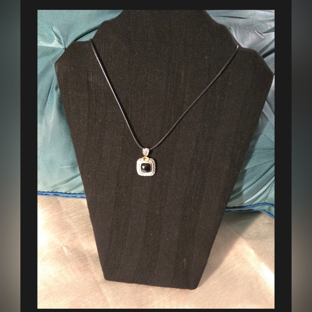VintageElegant Black Onyx and Topaz in 925 Silver Pendant Necklace